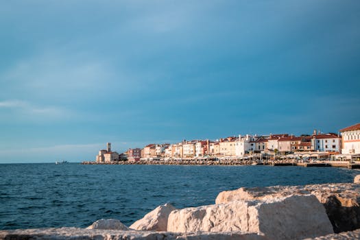 Pueblos costeros baratos para vivir en España