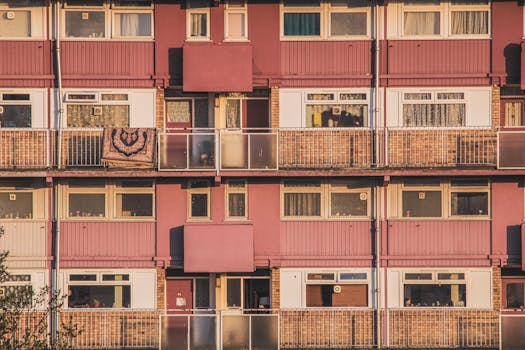 ¿Dónde es más difícil comprar una casa en España?