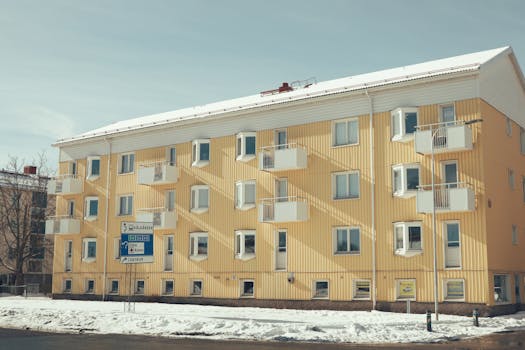 ¿Dónde es más difícil comprar una casa en España?