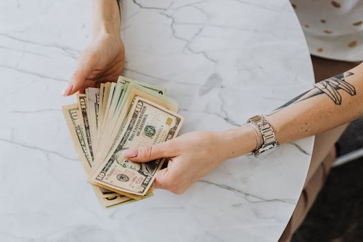 OCU demuestra que es posible ahorrar 1.273 € al año en ...