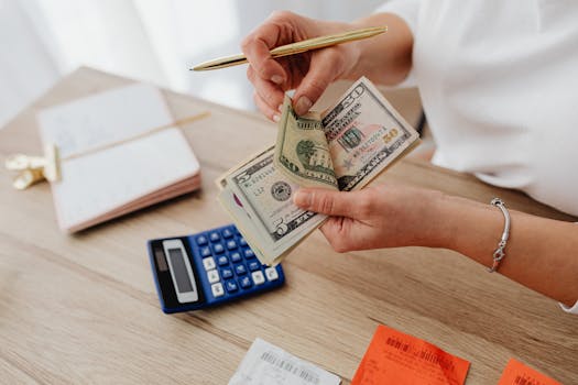 How do you say save money in Spanish?