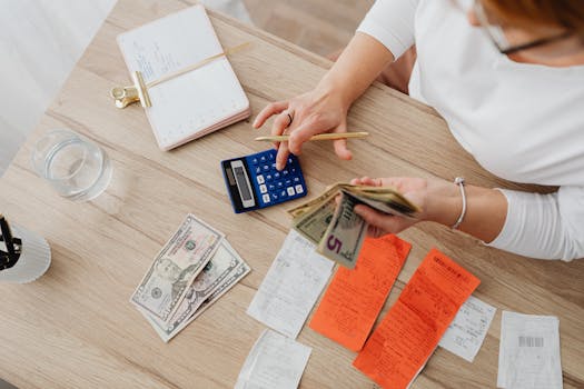 How do you say save money in Spanish?